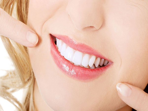 Cách làm trắng răng tại nhà nhanh và hiệu quả nhất